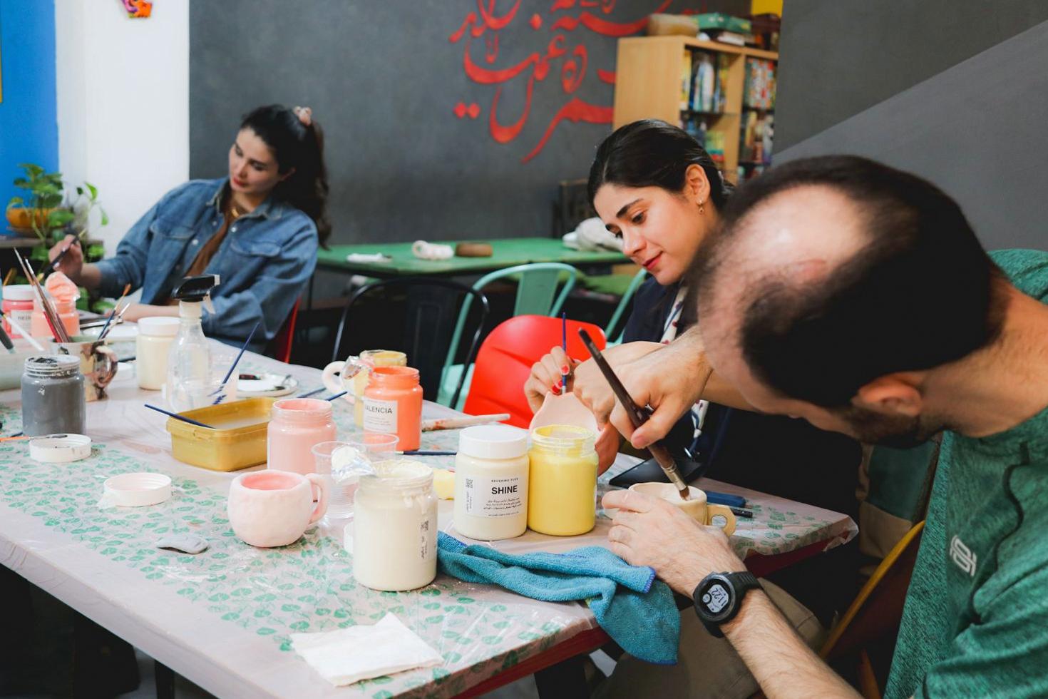 Vibrant pottery class